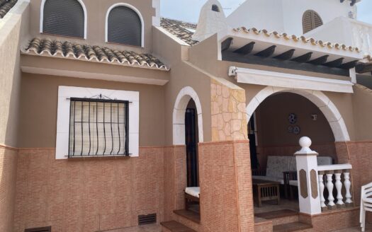 CHALET ADOSADO EN URB. LOS NARANJOS, PLAYA DE TAVERNES