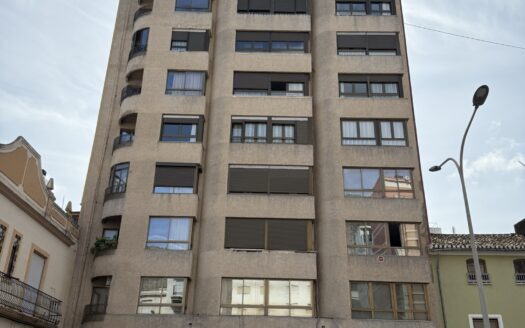 AMPLIO PISO PARA REFORMAR EN EL CENTRO DE TAVERNES DE VALLDIGNA