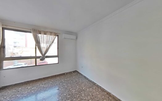AMPLIO PISO PARA REFORMAR EN EL CENTRO DE TAVERNES DE VALLDIGNA