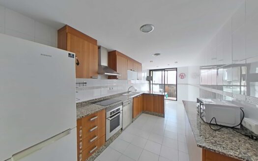 LARGE & BRIGHT APARTMENT IN ALZIRA CENTER